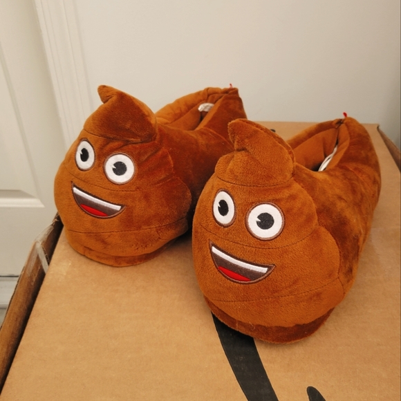 Emoji Poop Slippers - Picture 1 of 2